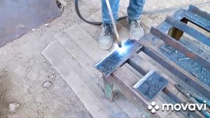 Дровокол из рессоры грузовых авто. #как сделать дровокол#колун для дров
