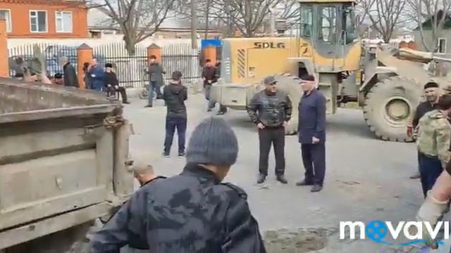 Гудермесе идут роботы по востонавлении сгаревшего Мечети смотреть онлайн