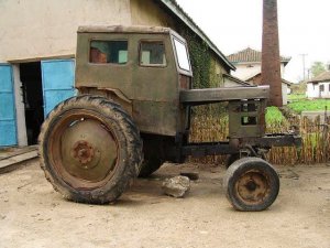 Трактора Ким Чен Ына.  Трактора в Северной Корее, наверное,  можно увидеть только на параде