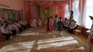 Танец девочек-ноток на утреннике посвященному 8 марта  5.03.21 подготовительная группа