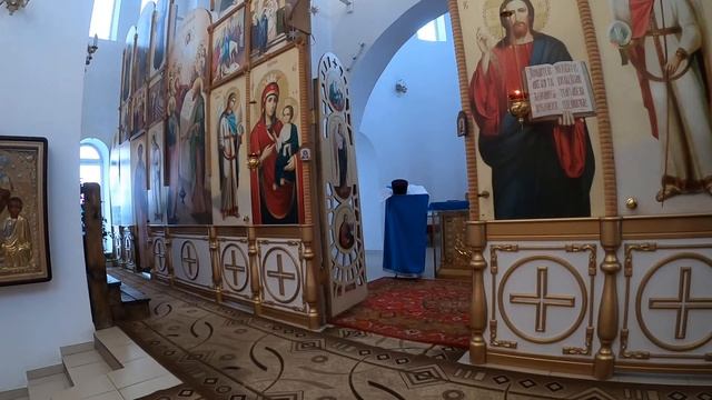 Дорогие братья и сестры! Божественная служба в храме Святой Троицы смотреть онлайн