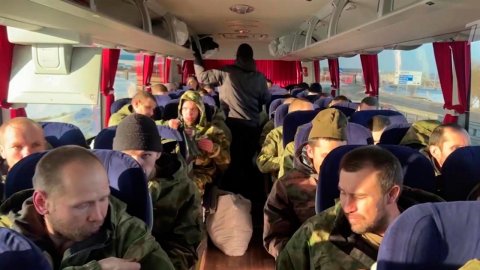 На Родину с подконтрольной Киеву территории возвращаются 195 российских военных