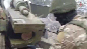 Расчёт орудия М-46 «северян» за работой