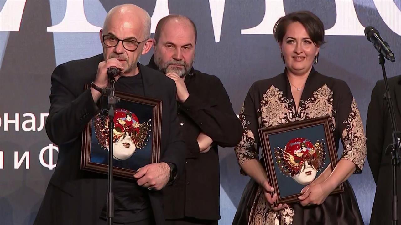 Номинанты со всей России собрались на церемонию вручения премии "Золотая маска"