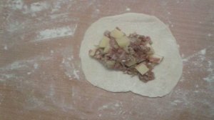 Манты из слоеного теста