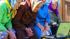 Почему бабушки накрывали тканью свой телевизор?