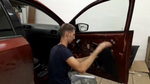 Полная шумоизоляция Volkswagen Polo Sedan за 20 часов. Часть 2. Пол и двери.