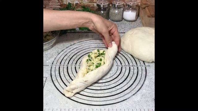 Лодочки с сыром и зелёным луком смотреть онлайн