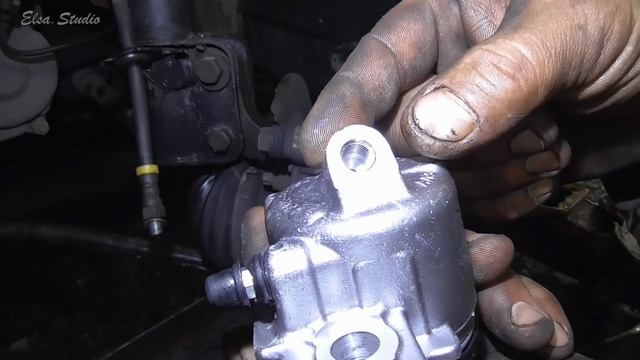 Замена переднего тормозного цилиндра суппорта ВАЗ 1118 Калина смотреть онлайн