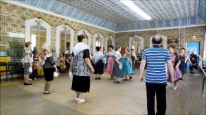 Кадриль "Мезенская" танцуют ветераны