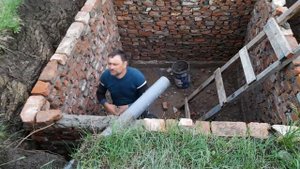 Строительство выгребной ямы.