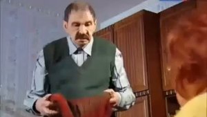 Муж пришел с работы.