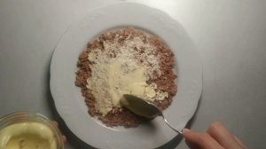 Любимый праздничный салат с рыбными консервами и сыром