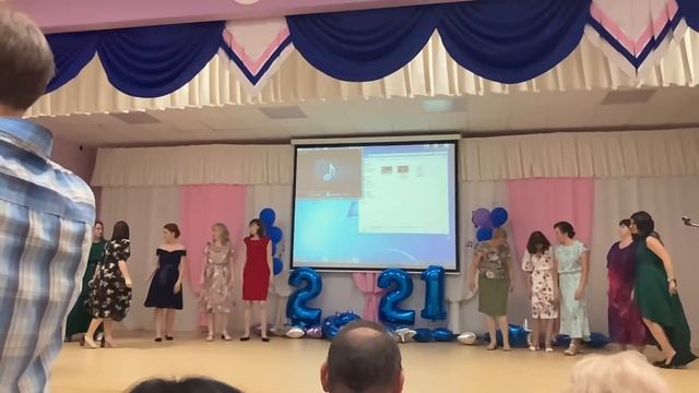 Подарок - сюрприз детям на выпускной в школе #выпускной 2021 #подарокотродителейнавыпускной смотреть онлайн