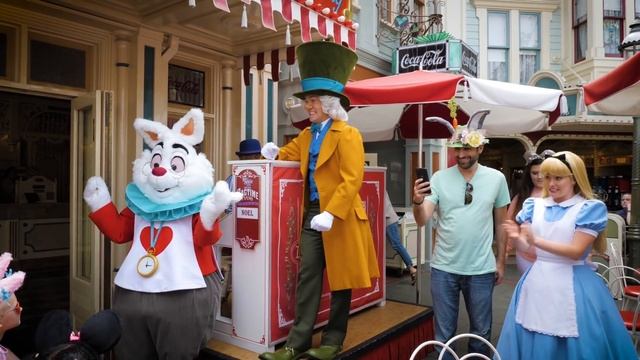 Peter is back!? Musical chairs with Alice & Hatter! Charades with Rapunzel! | Disneyland vlog #96 смотреть онлайн