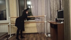 Ребёнок на вступительных в хореографическое училище