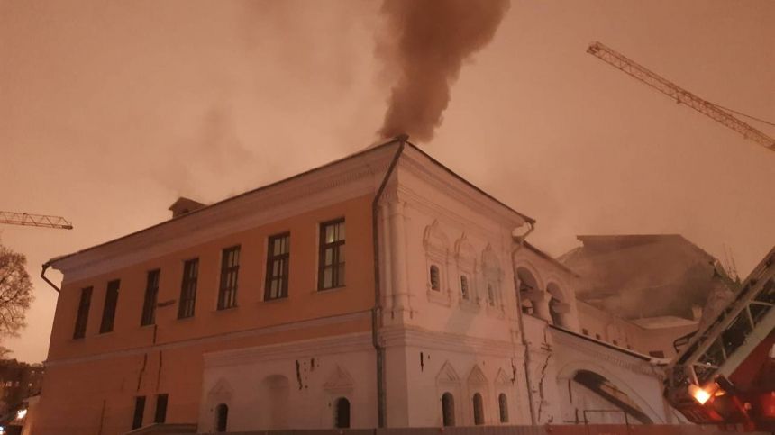 Пожар разгорелся в усадьбе рядом с Пушкинским музеем