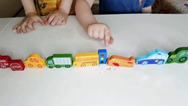 Учим формы и цвета МАШИНОК какие бывают вместе с Сашей и Мишей