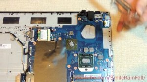 Как разобрать и почистить ноутбук Samsung NP305E5A (disassemble Samsung NP305E5A)