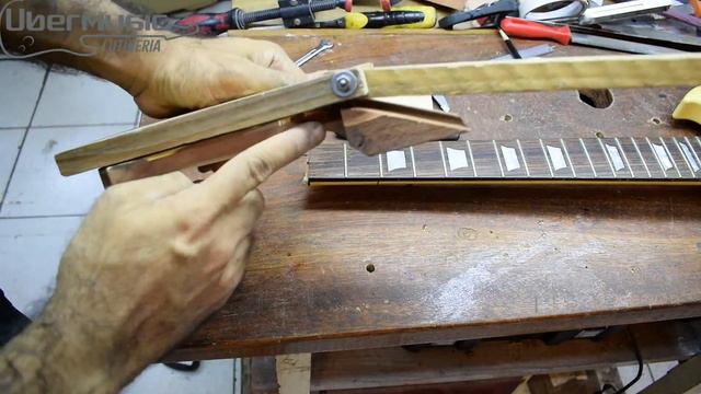 Salvando a Epiphone смотреть онлайн