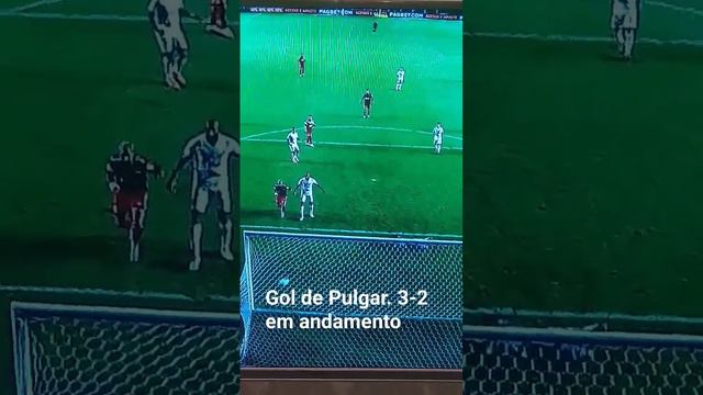 Pulgar faz golaço, Flamengo vai ganhando por 3-2 sobre o Santos.