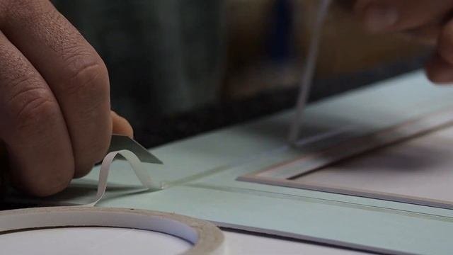Оформление вышивки в багетную рамку. Багетная мастерская Багетмаркет.