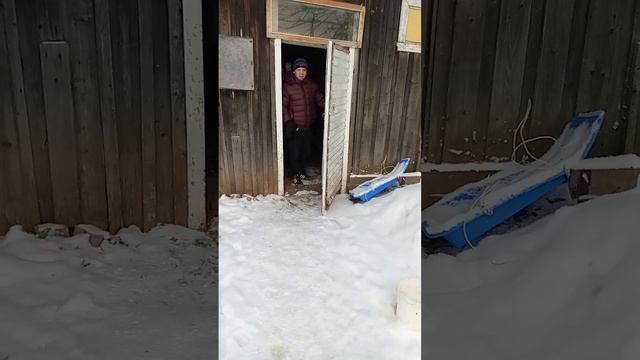 вода замёрзла,отогреваю смотреть онлайн