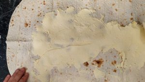 Рулет из лаваша с творогом и вишней