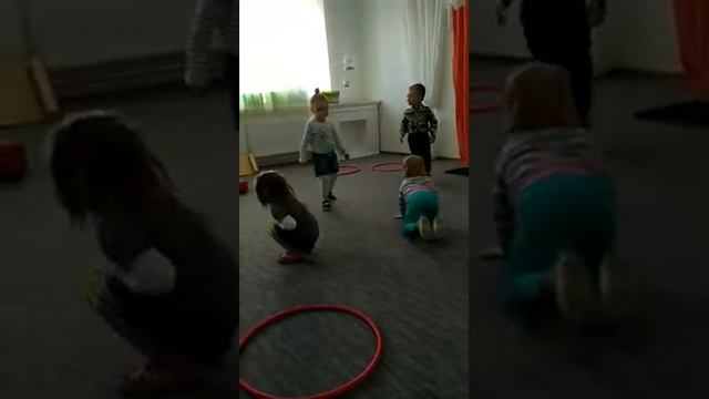 Подвижная игра Кошки-мышки. Занятия с малышами.  Группа Умняшки 3-4 года.  Умляндия.  Тема "Мышка".