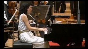MITSUKO UCHIDA plays BEETHOVEN - Piano Concerto #3 in C minor / Ozawa