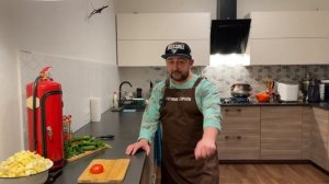 Тушеный картофель с копчеными ребрышками в афганском казане