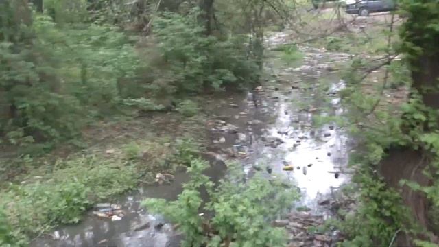Мусор плывет по речке смотреть онлайн