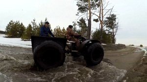 Катаем по лужам на каракате ЗИС-5