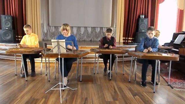 Видеофрагмент выступления педагога и обучающихся на цимбалах смотреть онлайн