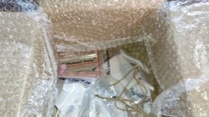 А у меня сегодня снова посылочка. Сюрприз от Тани Ким. Мастерская фиалки ❤.