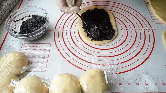 Выпечка из сдобного дрожжевого теста.Воздушная сдоба.Рулетики с маком и пирожки с малиной.