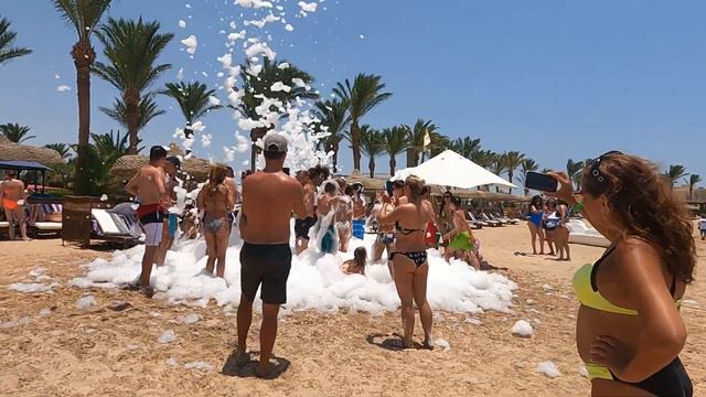 sentido Palm Royale Hurghada Egypt...foam Party on the beach. please like and subscribe. смотреть онлайн