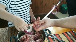 Тестируем рецепт - ШАШЛЫК ИЗ ГОВЯДИНЫ, МАРИНОВАННЫЙ В КИВИ ? Такую говядину будут есть даже дети!!!