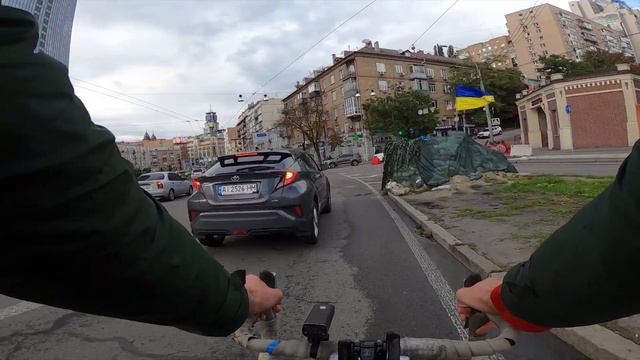 Экскурсия по Киеву: прогулка на велике по дорогам и тротуарам:) смотреть онлайн