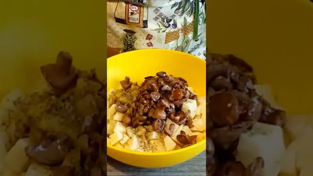 Картошка с мясом в горшочках - самый простой рецепт