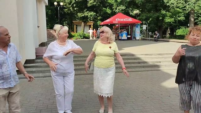 8.07.23г..."Добрый вечер СТАРЫЕ ДРУЗЬЯ!!!"...на танцполе в Гомеле... смотреть онлайн