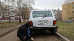 Снимаю бампер на Ниве для выравнивания