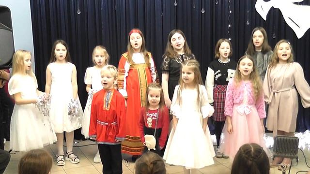 Слышишь кто то идёт, к нам спешит по лесенке. 25.12.2022 смотреть онлайн