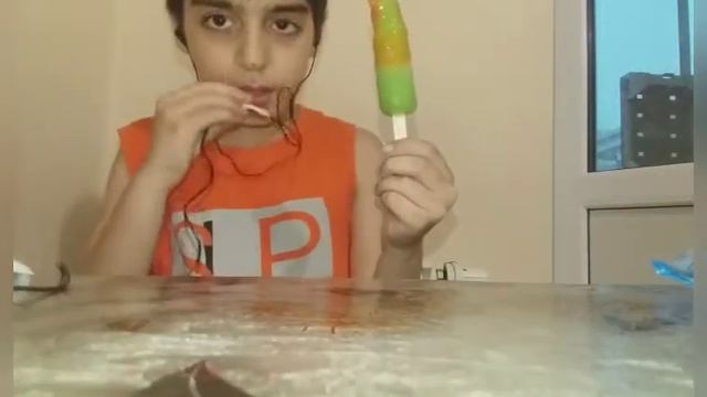 Я Сиводня Купил Фруктовое  Морожное с Кусом Обрикос и Киви и Клубники ...