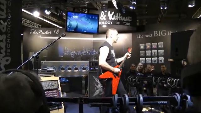 Partner in Tone Jeff Waters demonstrating at Musikmesse смотреть онлайн