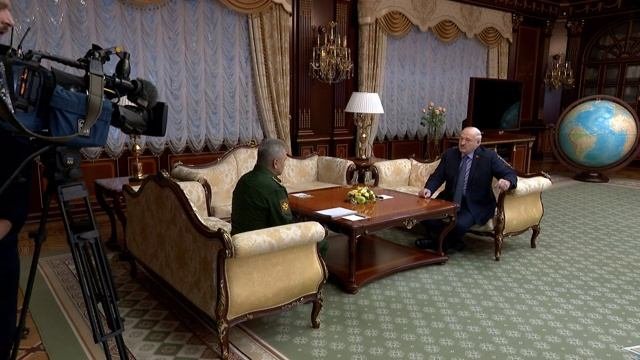 Батька чует за версту, чем пахнет.