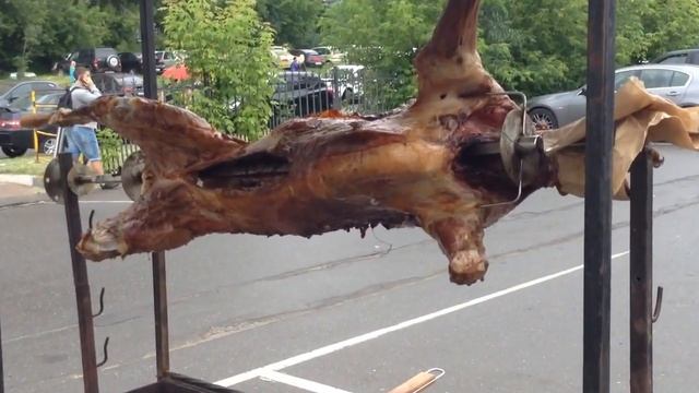 Готовим целого барана на вертеле смотреть онлайн