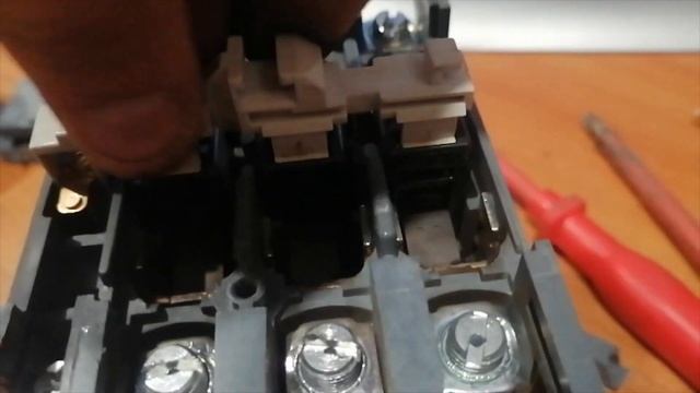 Разбор разборов. Контактор Siemens, Schneider, ПМЕ 211, ПКЛ и реле смотреть онлайн