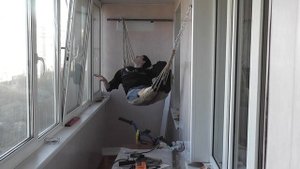 Гамак на балконе)) Еще немного будущего))