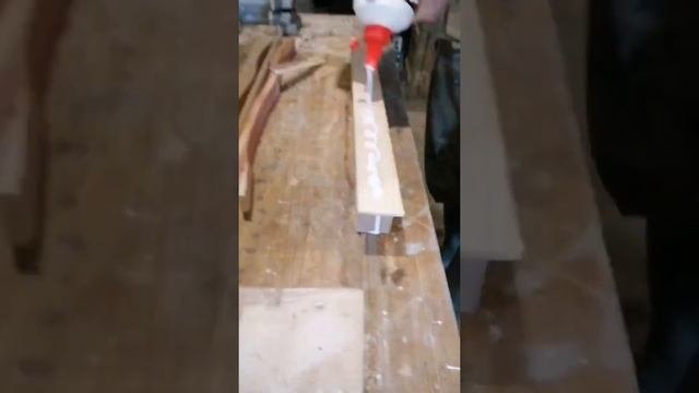 Красивое и прочное топорище.